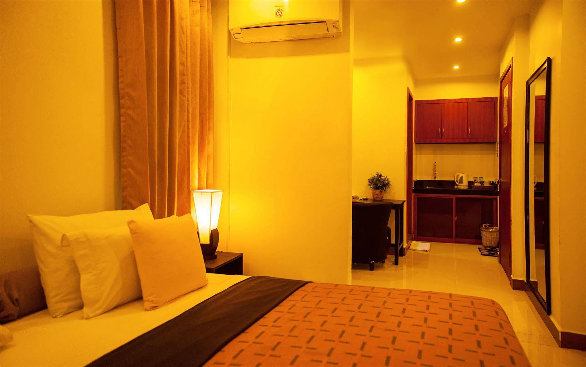 One Up - Banana Hotel Phnom Penh Exterior foto